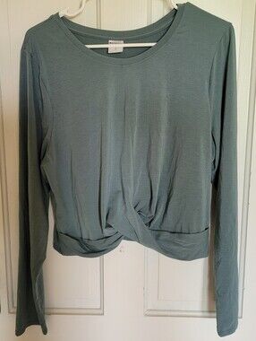 NWOT Athleta Twist Front Top in Sage